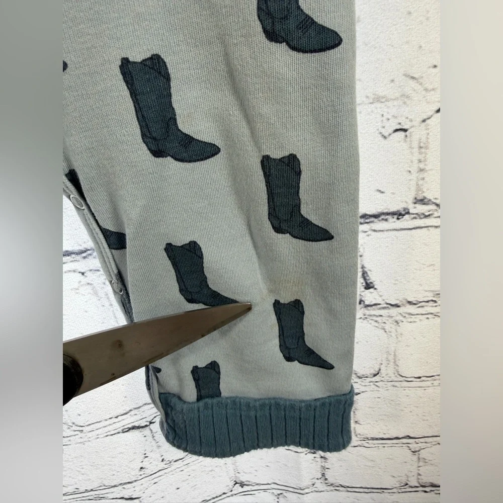 Kate Quinn Boot Print Footie *play*
